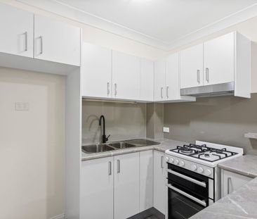 Beautifully Renovated Coastal Unit | Available Now - Photo 2