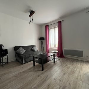 POITIERS, RUE SAINT CYPRIEN, GRAND STUDIO MEUBLE - Photo 2