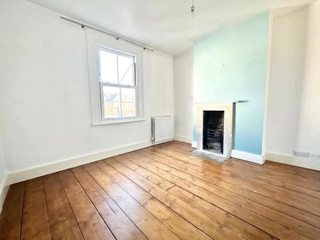 Hounslow Road, Hanworth, Middlesex, TW13 6QH - Photo 2