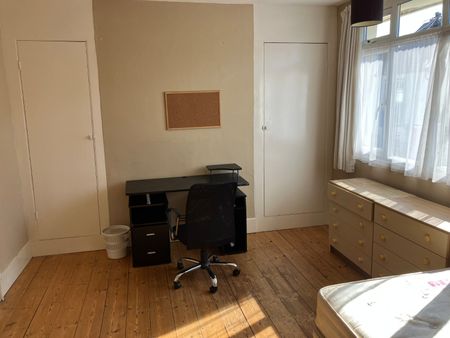 4 bedroom terraced house to rent - Photo 4