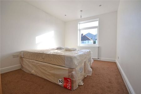 Well presented 1 bedroom house situated just to the east of Cambridge. GCH. Street parking. Furnished. - Photo 3
