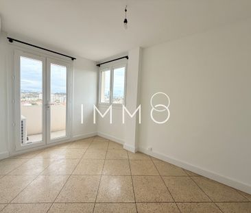 Location Appartement 3 pièces 56m² MARSEILLE 3ème - Photo 2