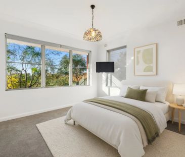 Classic family home in private setting - Photo 3