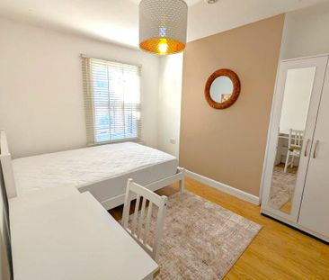 1 bedroom in a flat share to rent - Photo 4