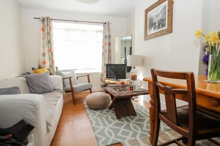 1 bedroom flat to rent - Photo 2