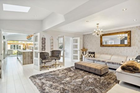 4 bedroom detached house to rent - Photo 3