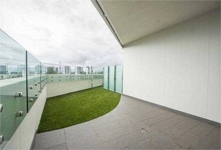 MODERN 2 BEDROOM 2 BATHROOM APARTMENT - Photo 5