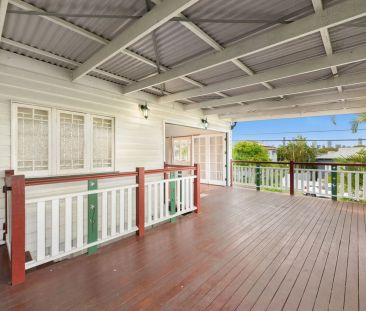 Spacious Family Home with City Views in Prime Coorparoo Location - Photo 1