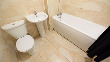 1 bedroom Flat in Lea Farm Drive, Leeds - Photo 5