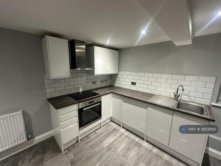 1 bedroom in a house share to rent - Photo 3