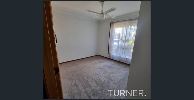 Tidy unit close to Tea Tree Plaza - Photo 1