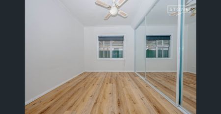 Lovely fresh home located in a central location just 350m from the lakes shore & 1km from the Swansea main shopping strip - Photo 2