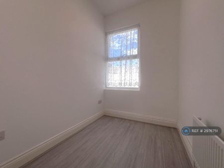 3 bedroom end of terrace house to rent - Photo 3