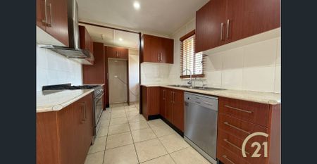 Spacious Home with Pool Moments from Liverpool CBD! - Photo 4