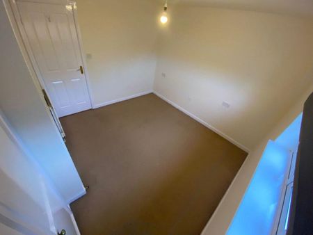 2 bedroom end of terrace house to rent - Photo 4