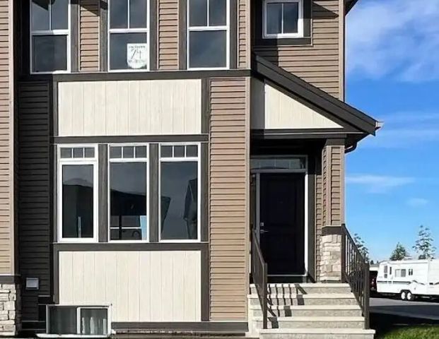 Modern 3-Bedroom Duplex with 2.5 Baths – Your Perfect Home Awaits! — 3 Bedrooms Main Floor - Photo 1
