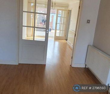 3 bedroom terraced house to rent - Photo 2