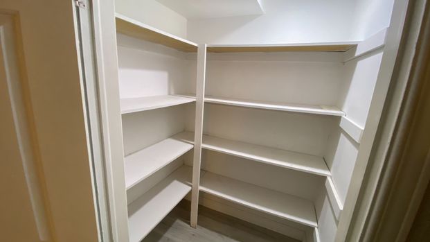 For Lease - 22 Amblecote Pl N/A Unit# Bsmt, Hamilton, Ontario - Photo 1