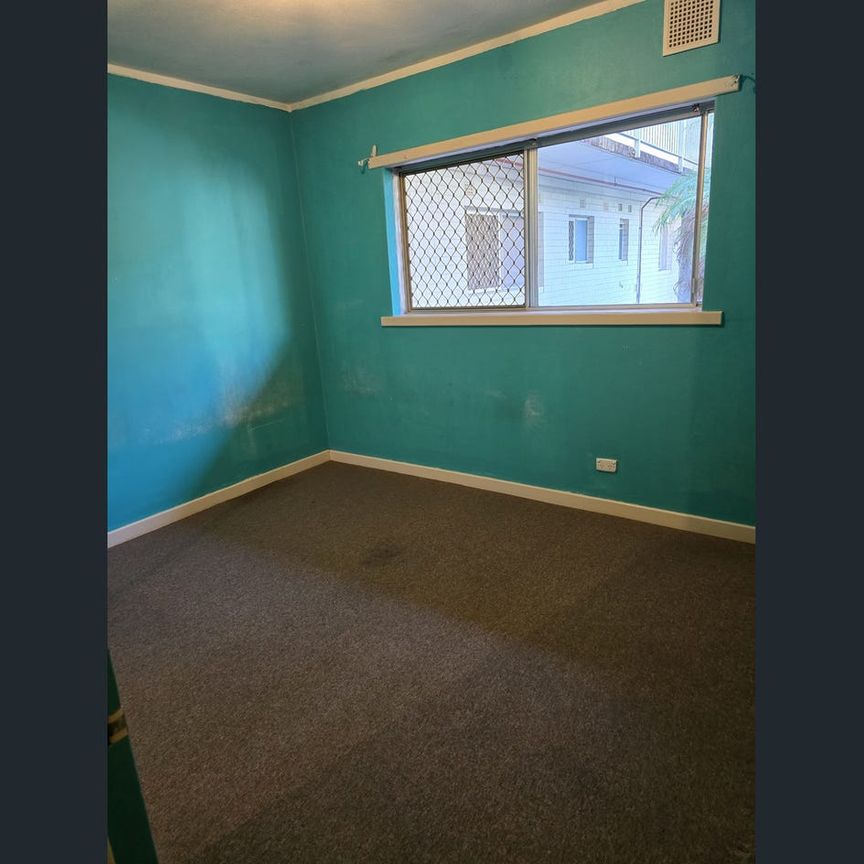 Secure 3 x 1 Ground Floor Unit - "" Make It Your New Home " - Photo 1