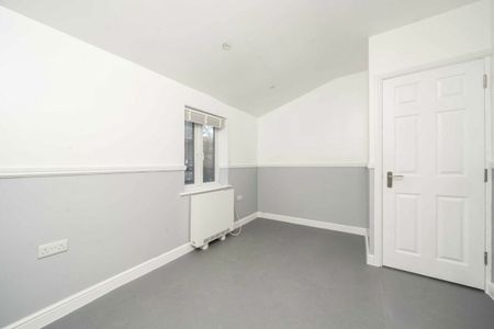 Factory Yard - Photo 4