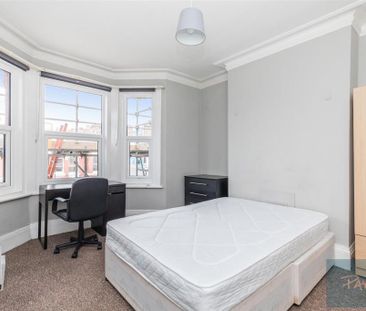 4 bedroom semi-detached house to rent - Photo 6