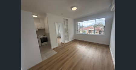 FANTASTIC LOCATION, FRESHLY RENOVATED! - Photo 5