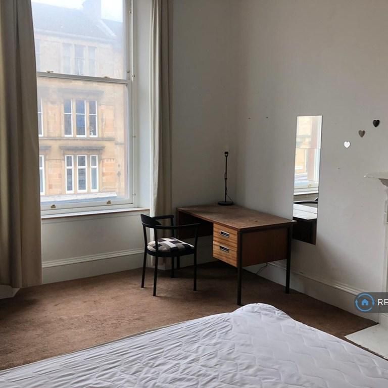 4 bedroom flat to rent - Photo 1