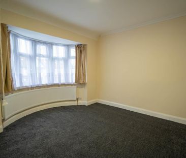 4 bedroom semi-detached house to rent - Photo 5