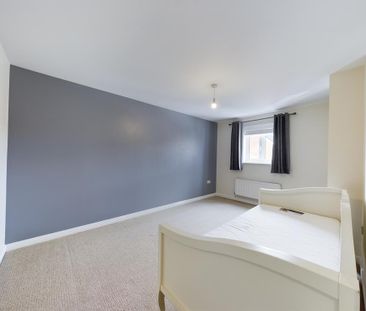 3 bedroom end of terrace house to rent - Photo 3