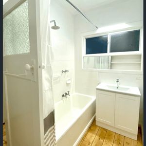 Cheltenham - Photo 2