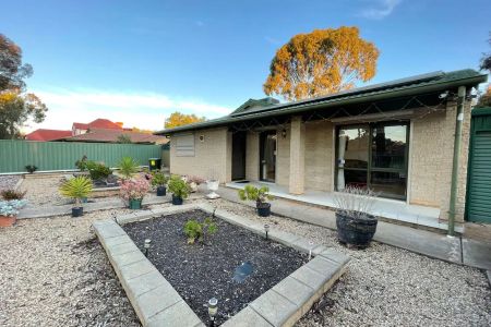 “Fresh & Bright Living in Parafield Gardens 🛋️✨” - Photo 2