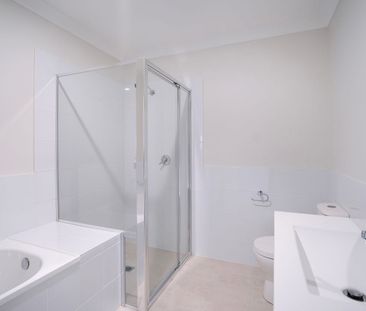 3 Bedroom Home - Ducted Air Con & Garage - Photo 6