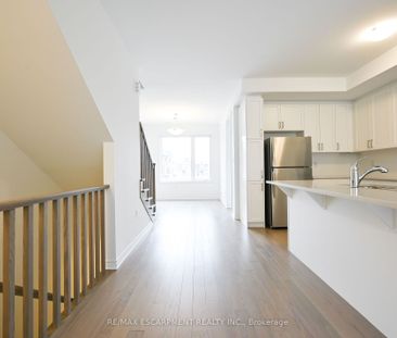 Townhouse For Lease | W8129434 - Photo 1