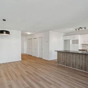 4 1/2 récent et rénové ! Prêt maintenant ! - Photo 2