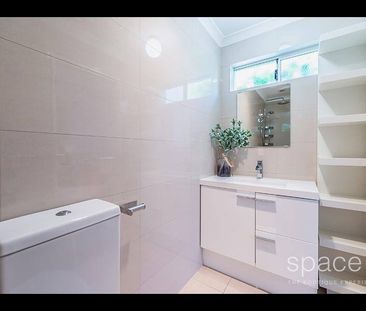 Private and secure unfurnished duplex home - Photo 3