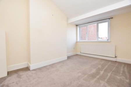 3 bedroom maisonette to rent - Photo 4