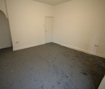 Terraced House to rent on - Photo 1