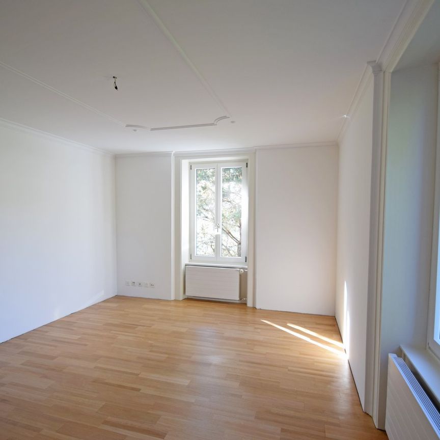 Klassisches Wohnflair in stattlicher Liegenschaft - Foto 1