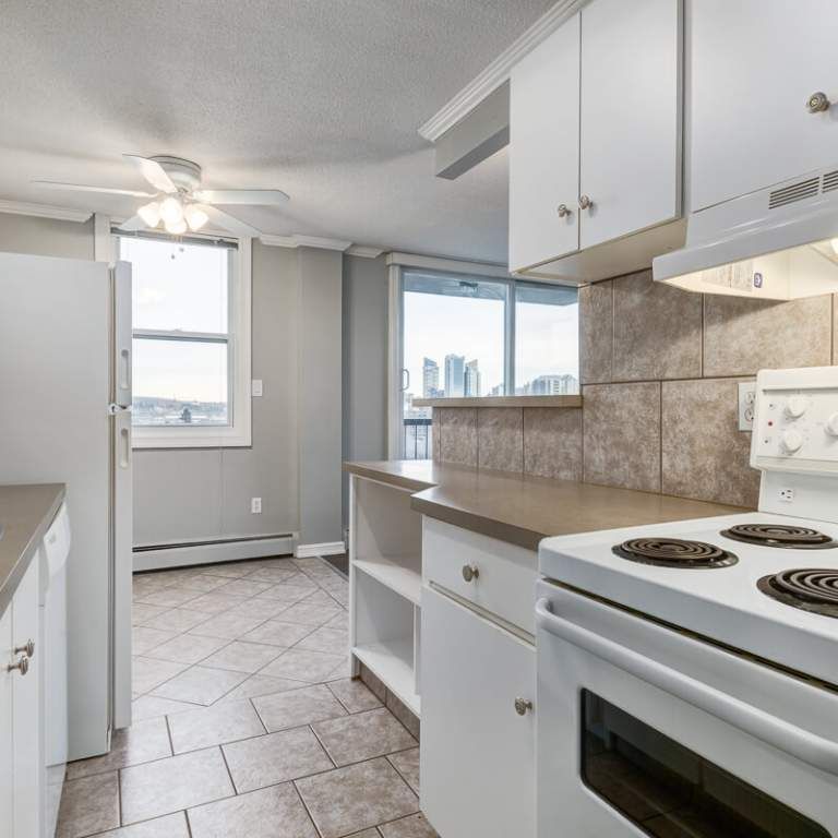 Renovated Suite - 1 Bedroom - Photo 1