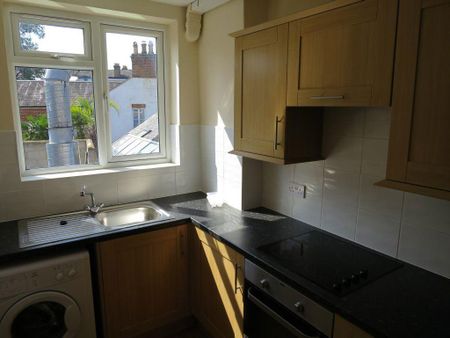 3 bedroom flat to rent - Photo 5