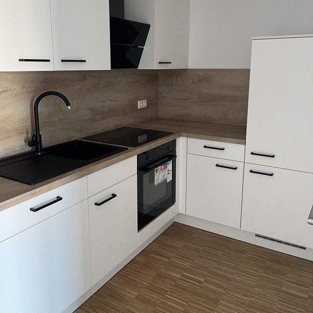 Eindrucksvoller Dachtraum mit moderner Ausstattung und EBK im Erstbezug! Lift! - Photo 1