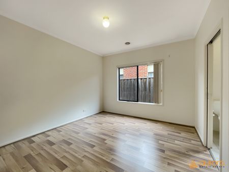 38 Jack William Way, Berwick VIC 3806 - House For Rent | Domain - Photo 3