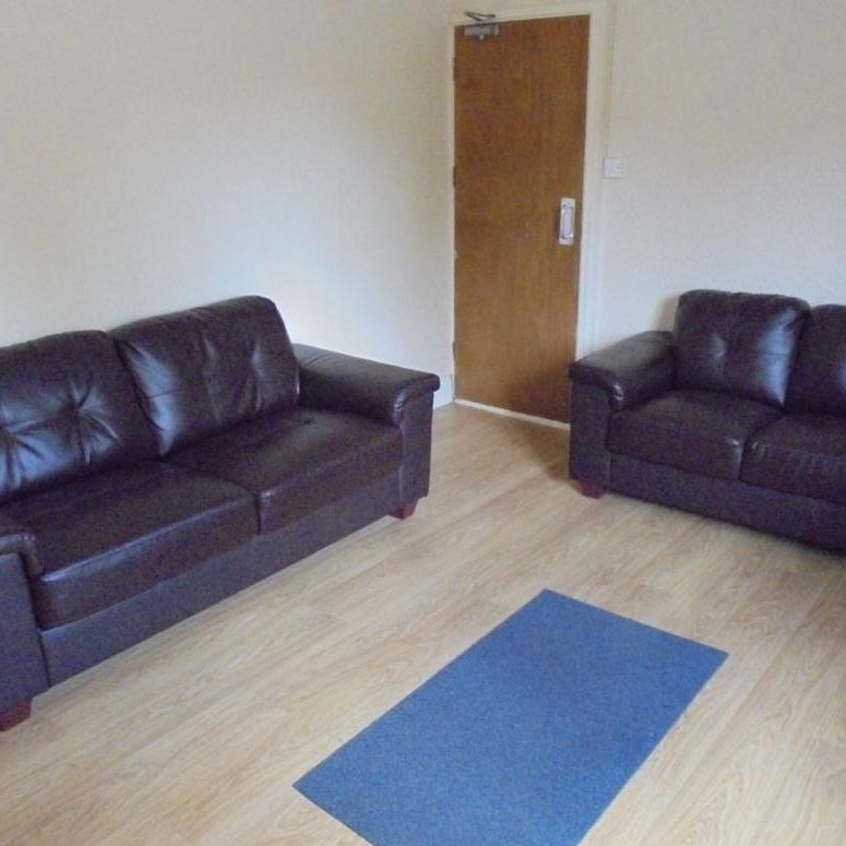 4 bedroom end of terrace house to rent - Photo 1