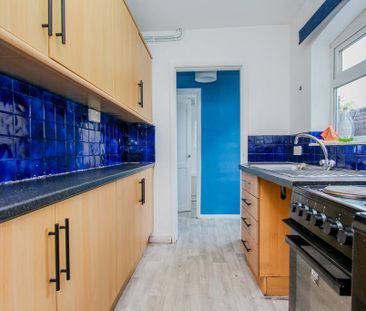 3 bedroom terraced house to rent - Photo 3