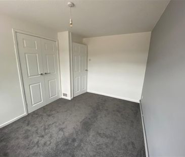 2 bedroom Flat To Let - Photo 2