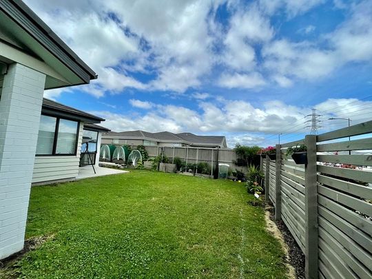 Furnished Double room for a FEMALE- Takanini - Photo 1