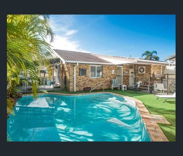 Luxurious Fully Furnished 4-Bedroom Home with swimming pool for Sho... - Photo 2