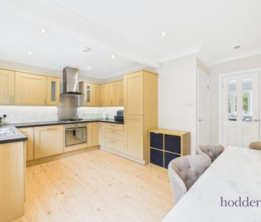 4 bedroom semi-detached house to rent - Photo 4