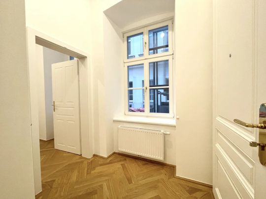 Stilvoll sanierte Altbauwohnung in bester Innenstadtlage – Ruheoase am Getreidemarkt - Photo 1