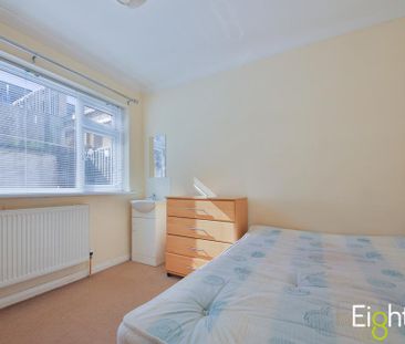 5 bedroom end of terrace house to rent - Photo 6